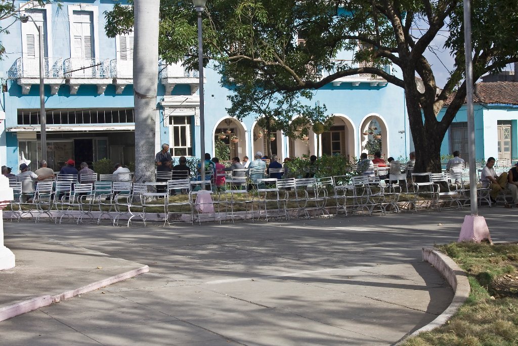 05-Terrace on the Parque Serafin Sanchez.jpg - Terrace on the Parque Serafin Sanchez